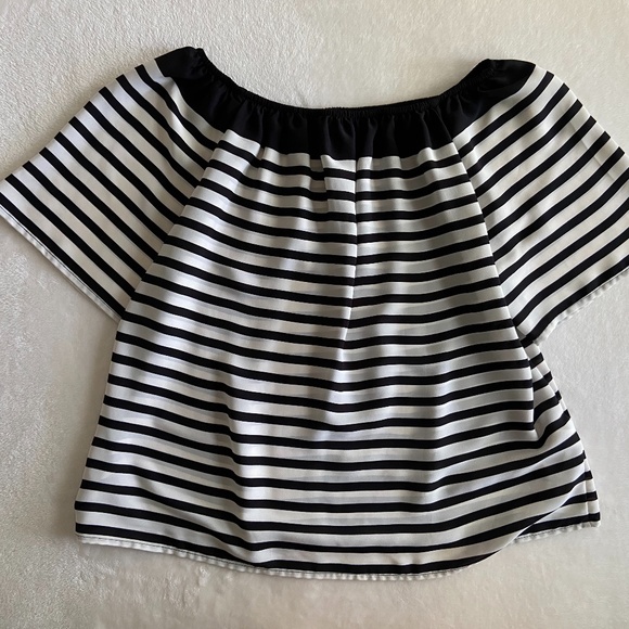 🎹 LOFT, Black & White Off-The-Shoulder Blouse - Picture 4 of 13